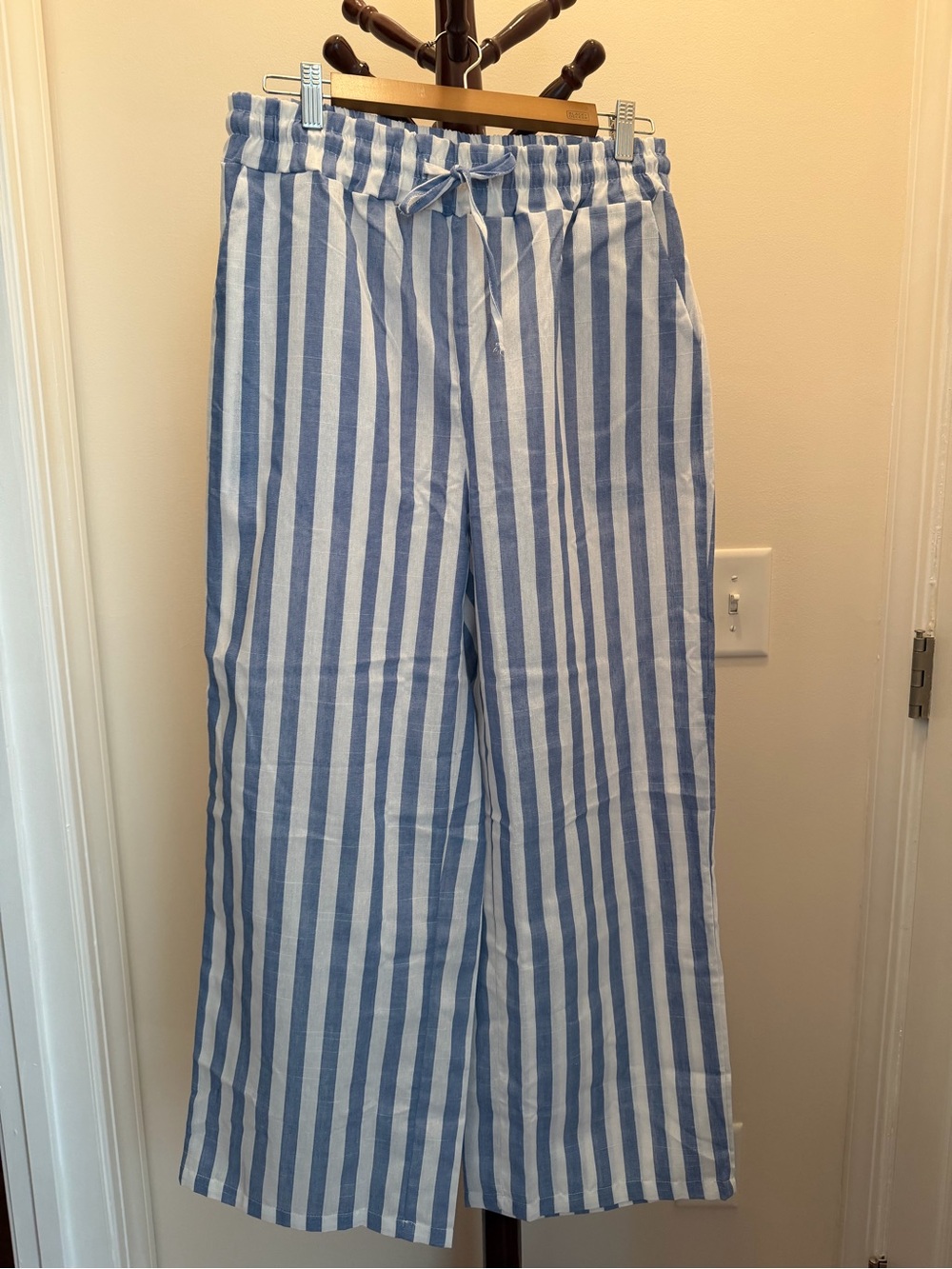 Women’s Blue and White Striped Pull-On Wide Leg Pants